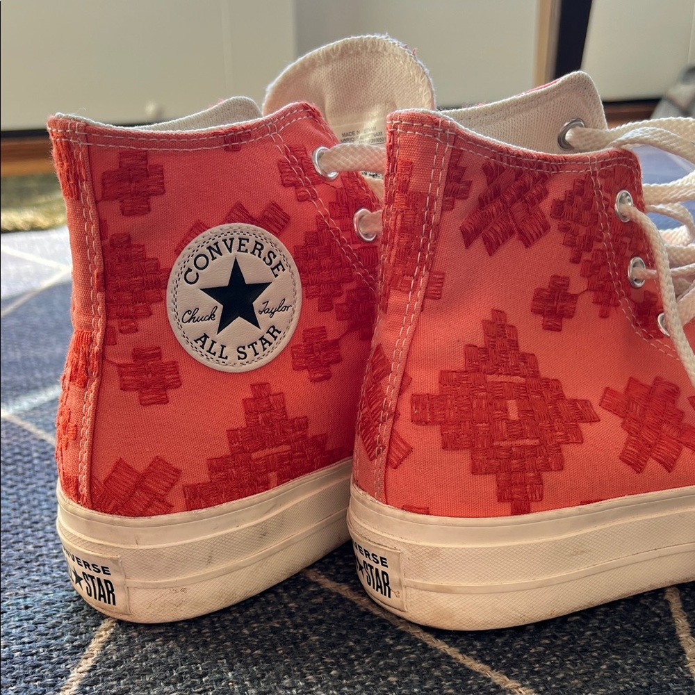 Converse all star platform hi tops women’s 9.5 embroidered